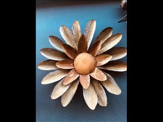Handmade flowers in every color and every size. WALL MOUNT - for your garden or house. handmade loca(..)
