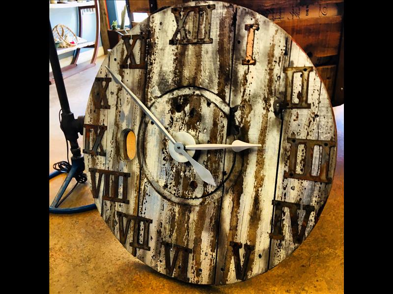 My favorite clock, maybe ever. I love the rust , silver combos running. If you're in the lust us too(..)