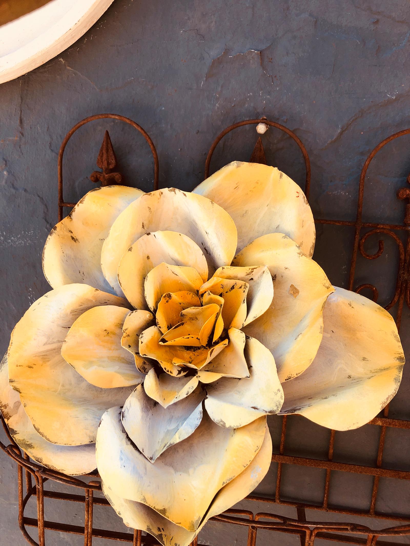 Big flowers &#55356; that beg hello’s from neighbors . Metal art flowers . Giant roses &#55356; and (..)