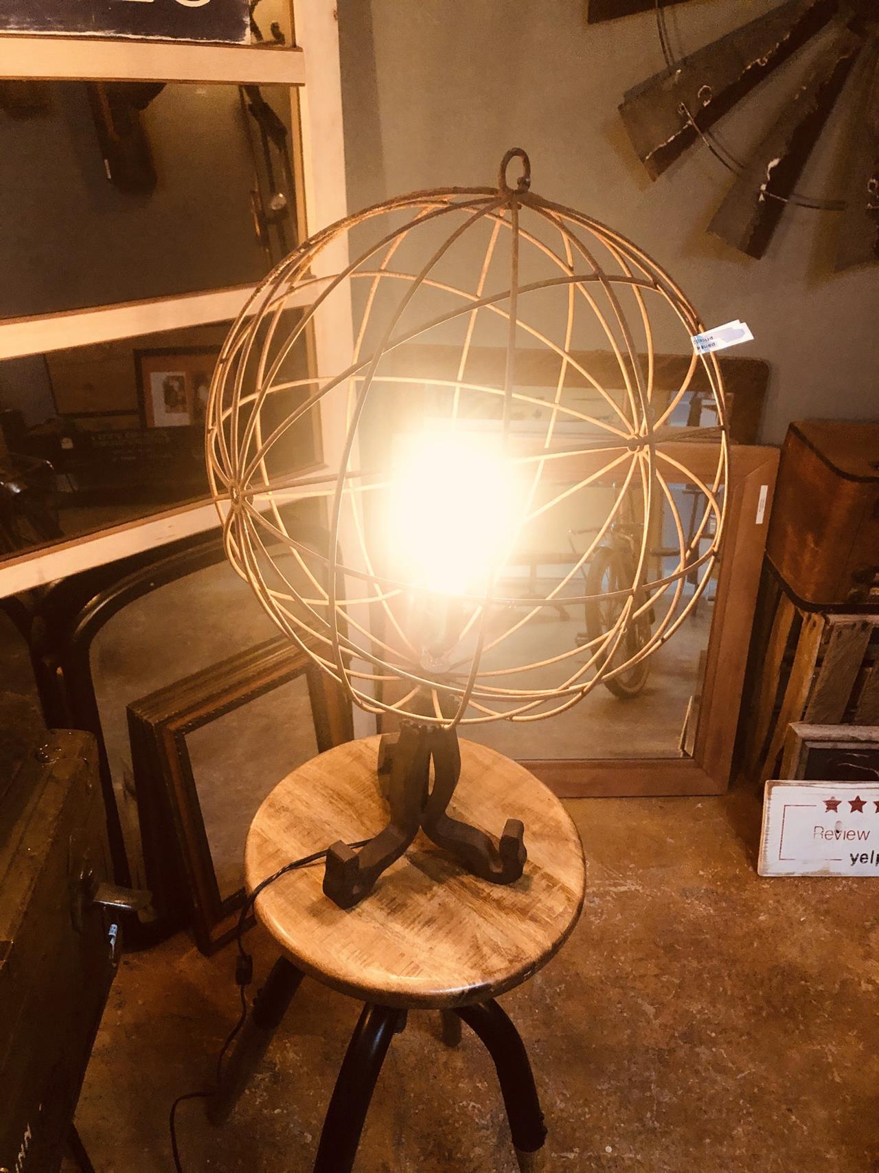 Vintage style r/r lamp w sphere 
