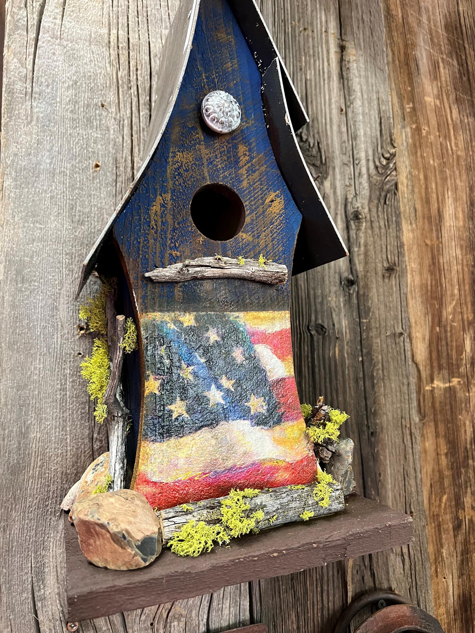 American flag birdhouse 0