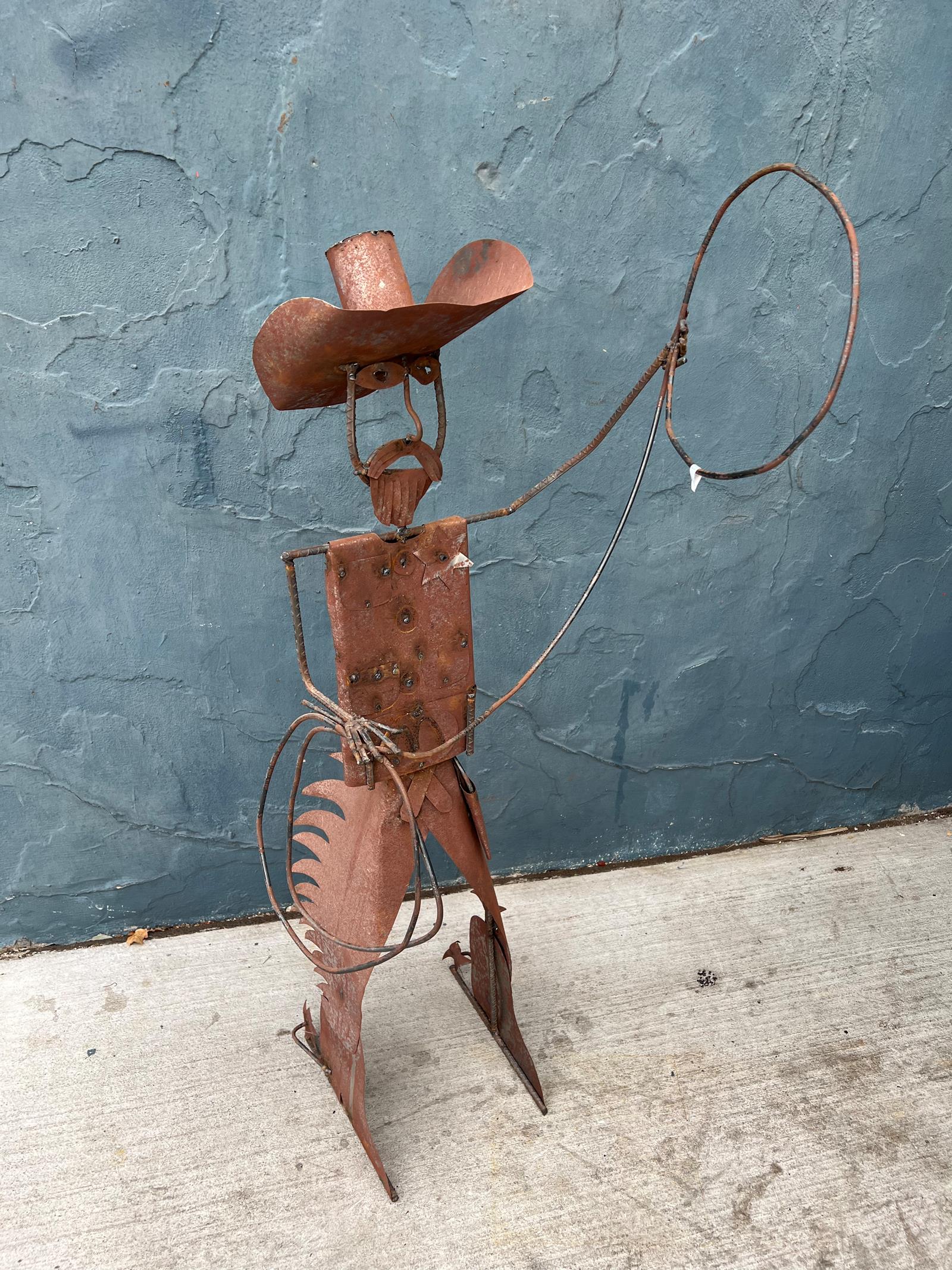 Tall garden cowboy metal w rope  0
